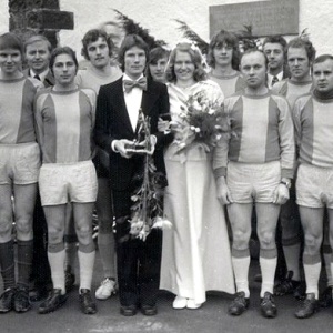 1975